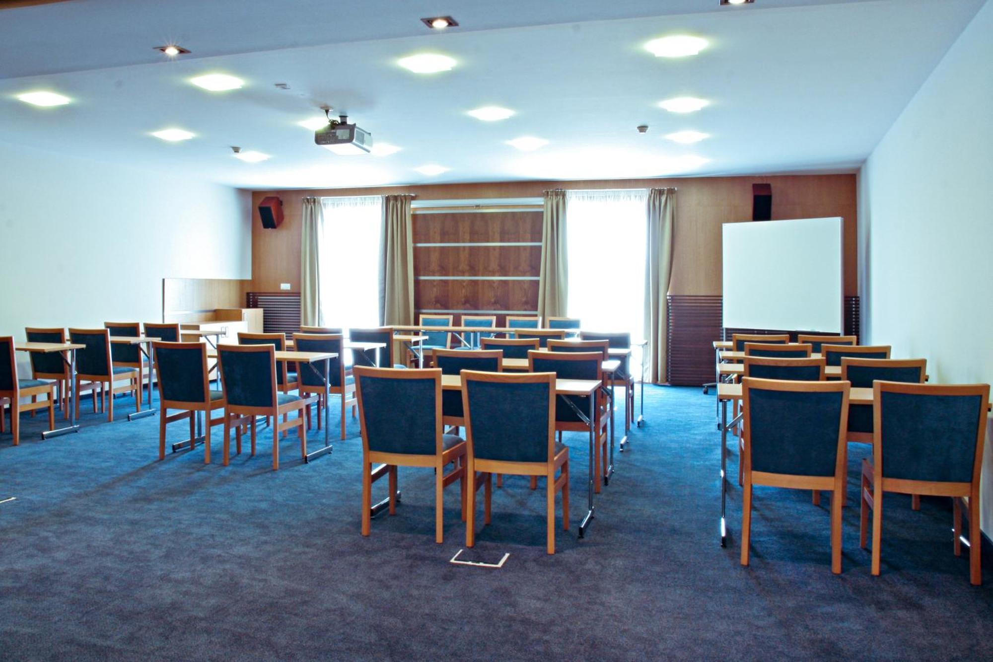 טרנבה Impiq Hotel מתקנים תמונה