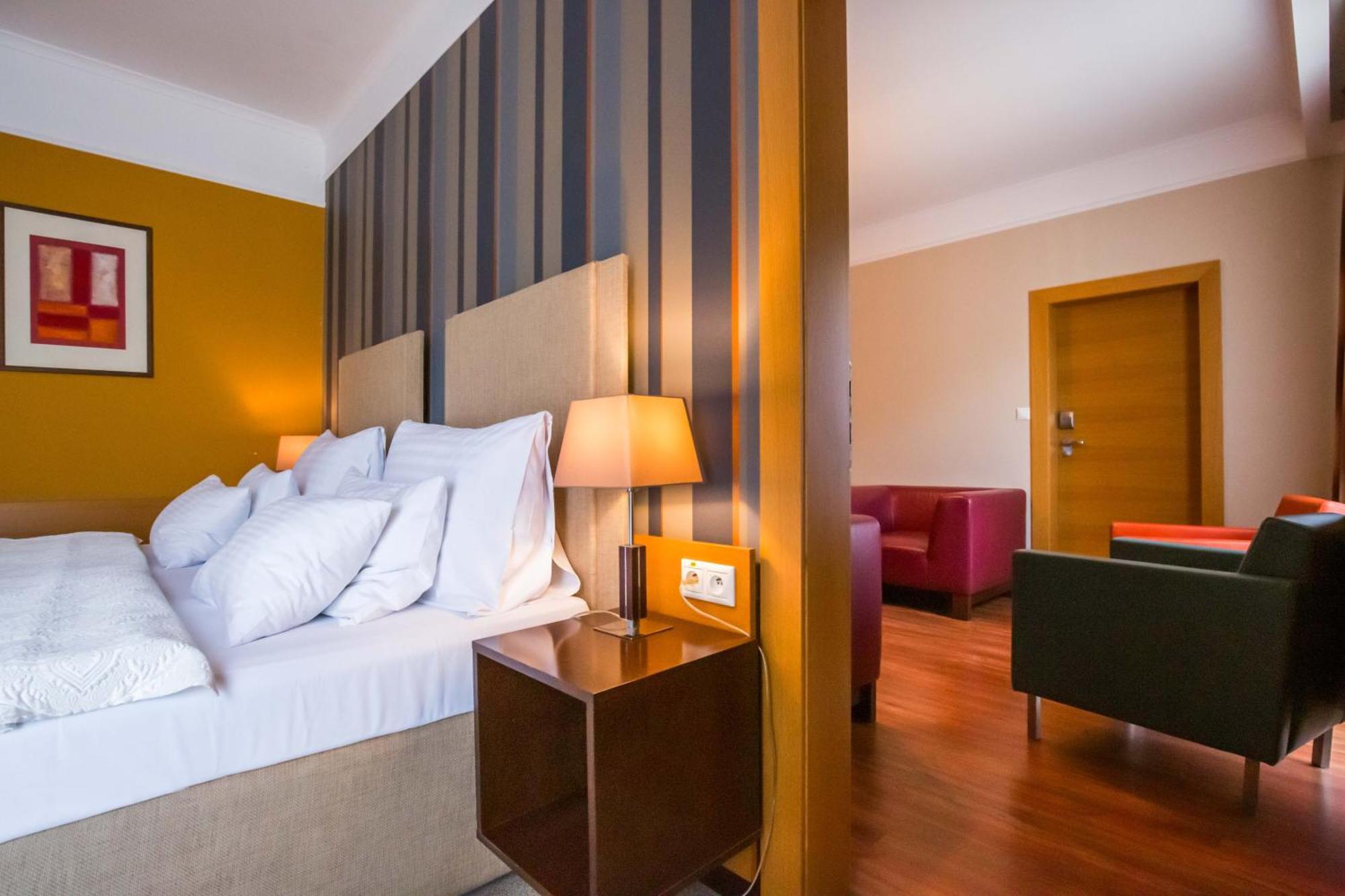 טרנבה Impiq Hotel מראה חיצוני תמונה
