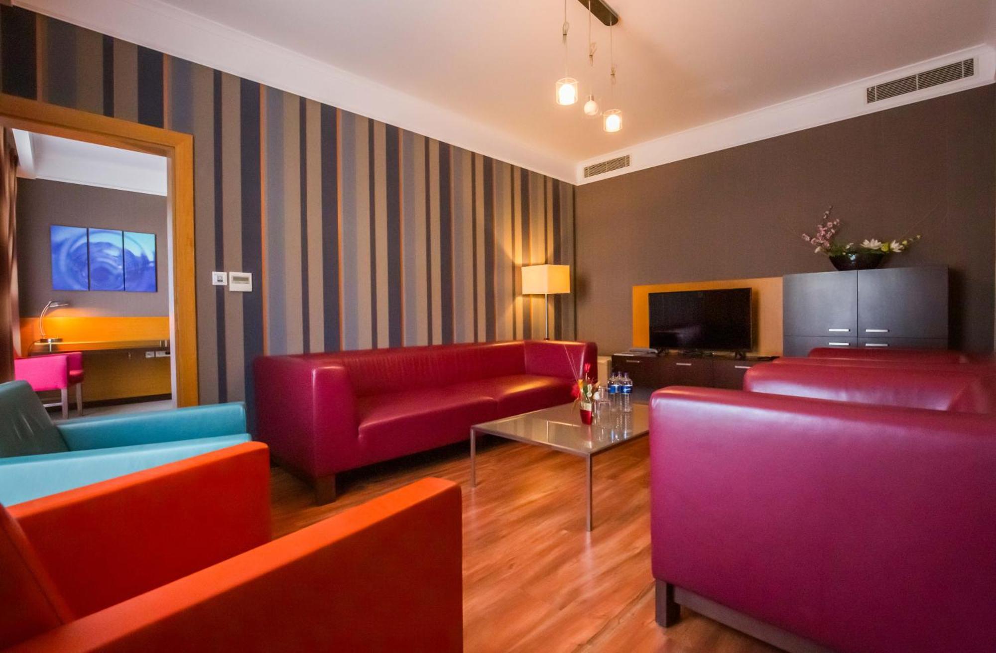 טרנבה Impiq Hotel מראה חיצוני תמונה